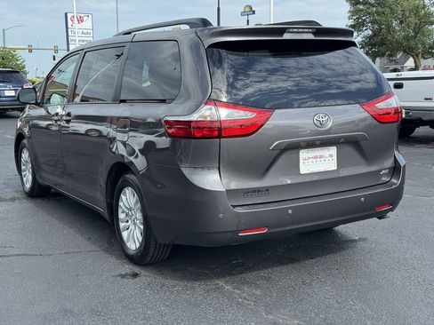 Used 2017 Toyota Sienna FWD image 31