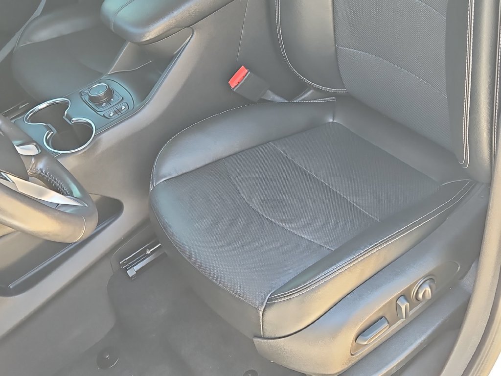 Used 2022 GMC Terrain SLT FWD image 16