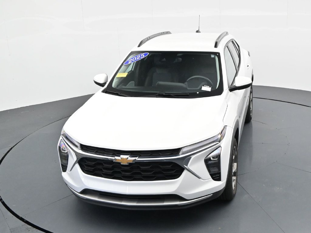 Used 2025 Chevrolet Trax LT FWD image 18