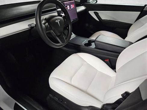 Used 2021 Tesla Model Y Long Range image 10