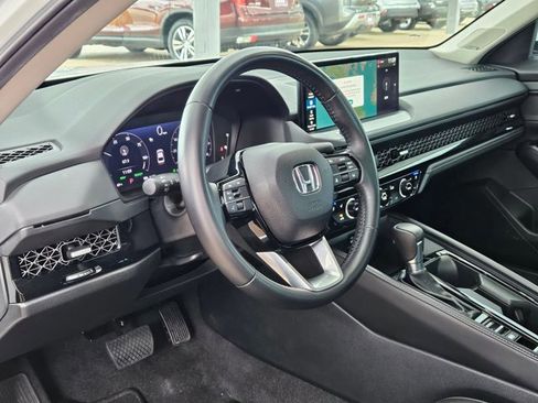 Used 2024 Honda Accord Touring image 10