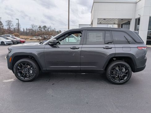 New 2025 Jeep Grand Cherokee Limited image 8