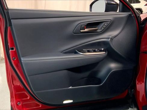 Used 2025 Toyota Crown Signia w/ Advanced Technology Package image 21