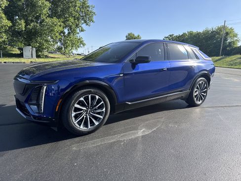 Used 2024 Cadillac Lyriq Sport RWD image 2