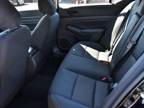 Used 2024 Nissan Altima 2.5 SV FWD image 32