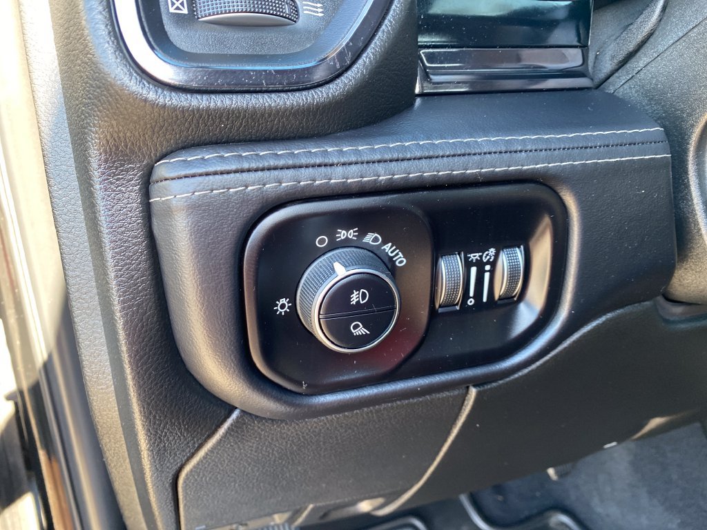 Used 2025 RAM 3500 Limited AWD/4WD image 40