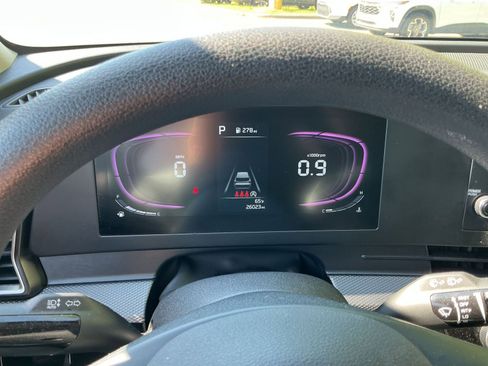 Used 2025 Kia Sportage LX FWD image 35