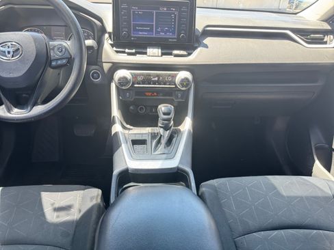 Used 2021 Toyota RAV4 XLE FWD image 17