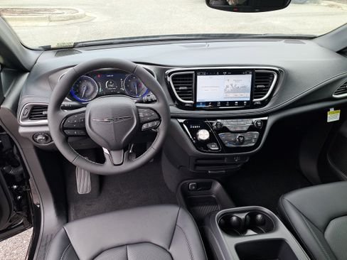 New 2026 Chrysler Pacifica Select w/ S Appearance Package image 8