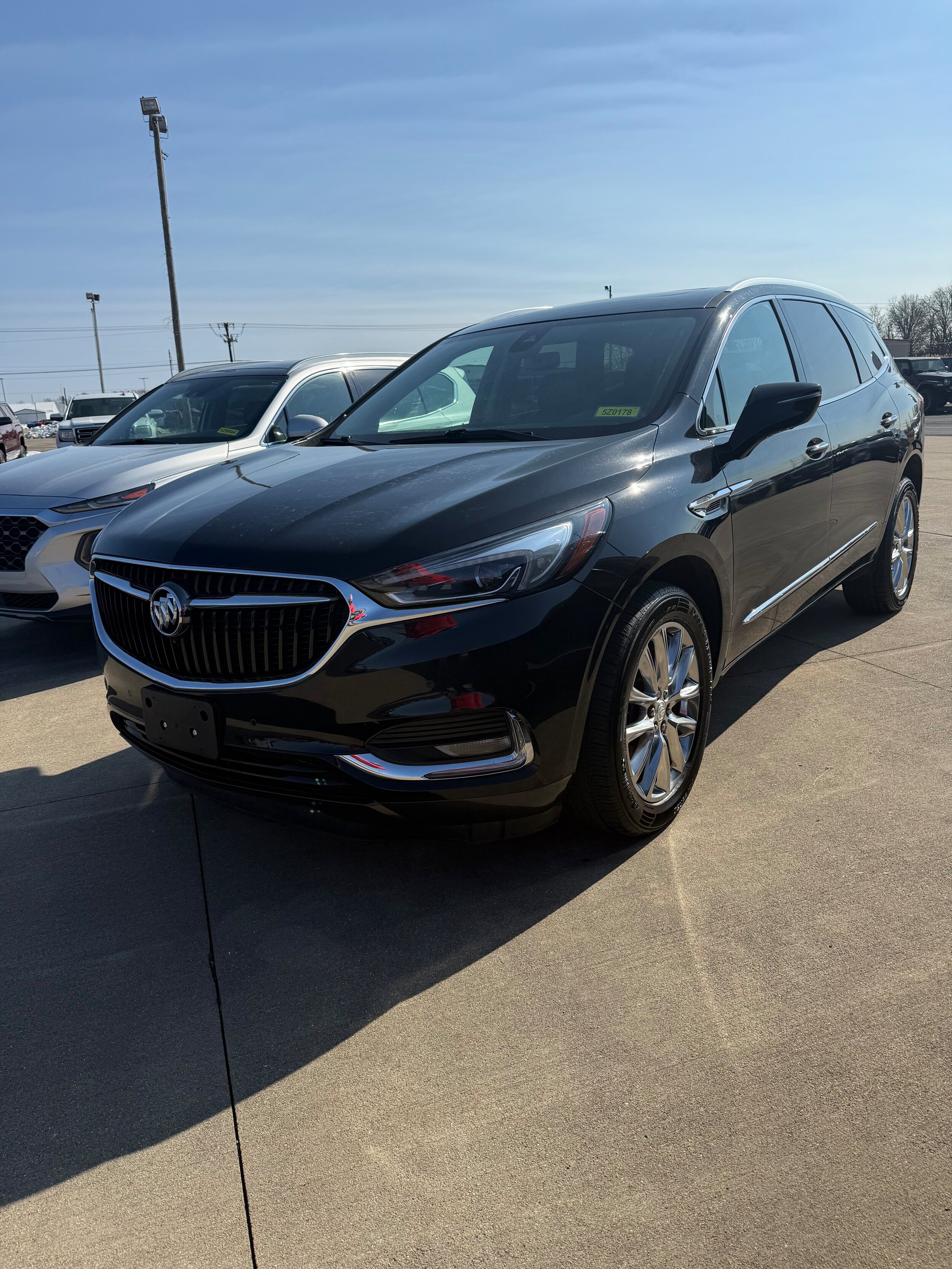 Used 2018 Buick Enclave Premium w/ Trailering Package AWD/4WD image 3