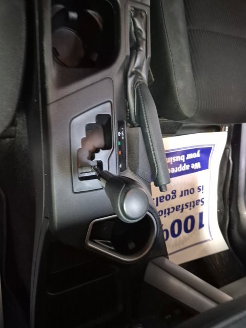 Used 2018 Toyota RAV4 LE FWD image 23