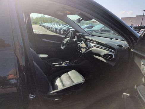 Used 2022 Chevrolet Bolt EUV Premier w/ Sun & Sound Package FWD image 15