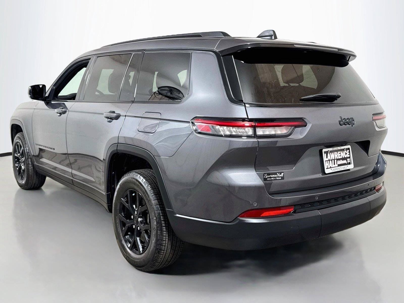 Used 2025 Jeep Grand Cherokee L Altitude RWD image 6