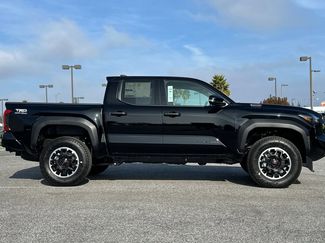 New 2025 Toyota Tacoma TRD Off-Road video 3