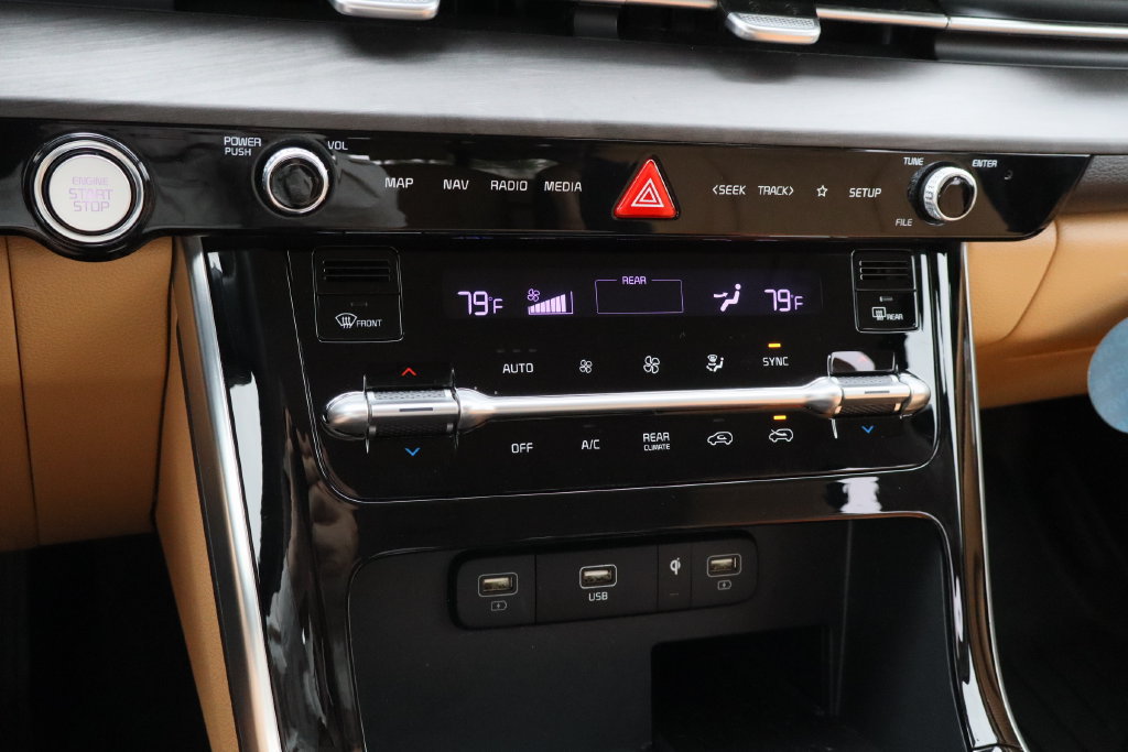 Used 2023 Kia Carnival EX FWD image 17