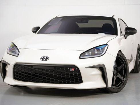 Used 2024 Toyota GR86 Premium image 3