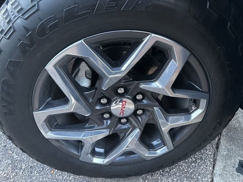 Used 2024 GMC Sierra 1500 SLT w/ SLT Premium Plus Package image 22