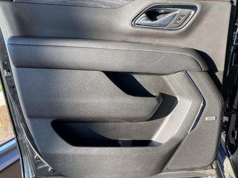 Used 2022 GMC Yukon XL SLT w/ SLT Luxury Package image 9