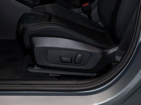 Used 2025 BMW X2 M35i w/ Premium Package image 17