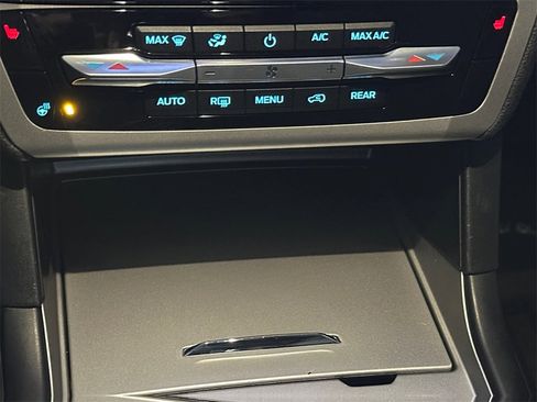 Used 2020 Ford Explorer XLT w/ Comfort Package image 15