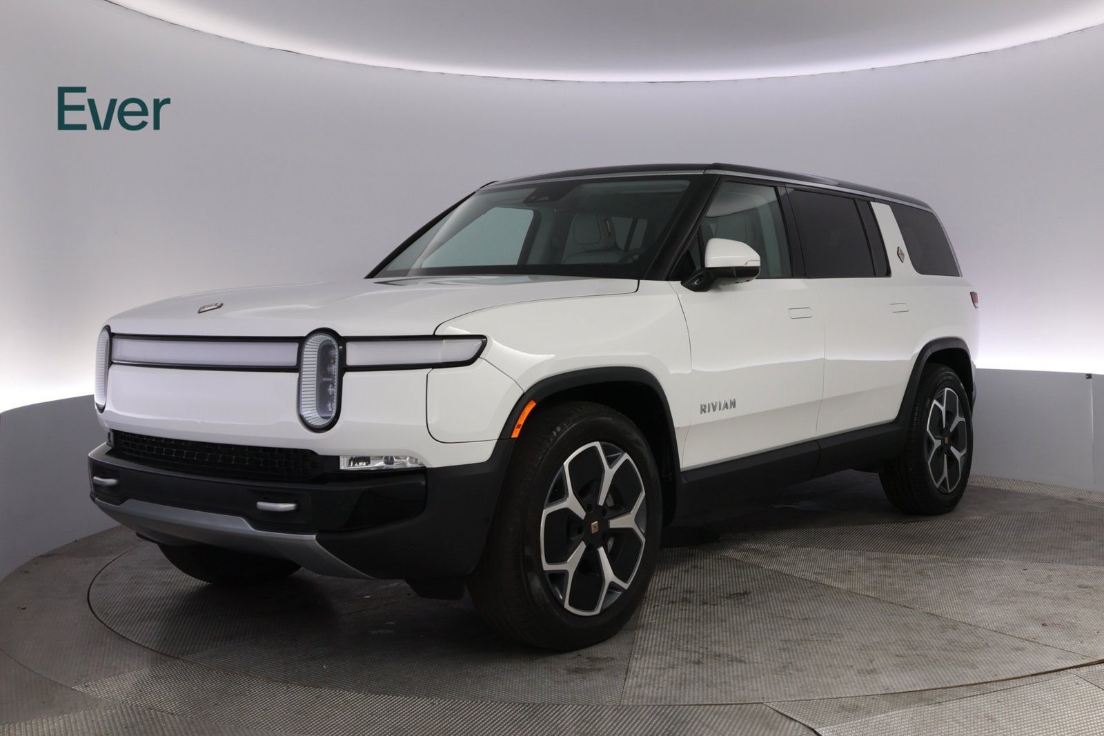 Used 2024 Rivian R1S Adventure Dual AWD/4WD image 2