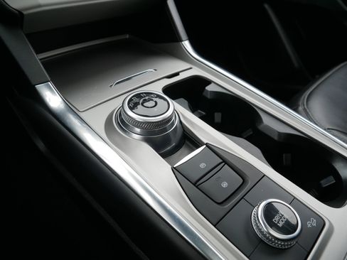 Used 2022 Ford Explorer XLT w/ Equipment Group 202A AWD/4WD image 24