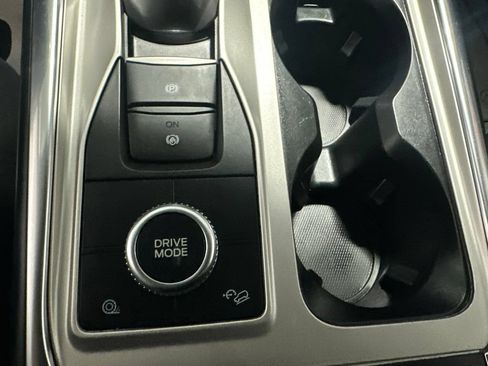 Used 2022 Ford Explorer XLT w/ Equipment Group 202A AWD/4WD image 18