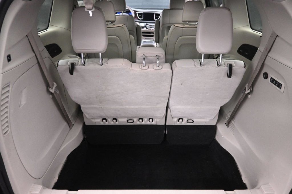 Used 2020 Chrysler Pacifica Limited FWD image 12