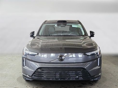 New 2025 Volvo EX90 Ultra image 2