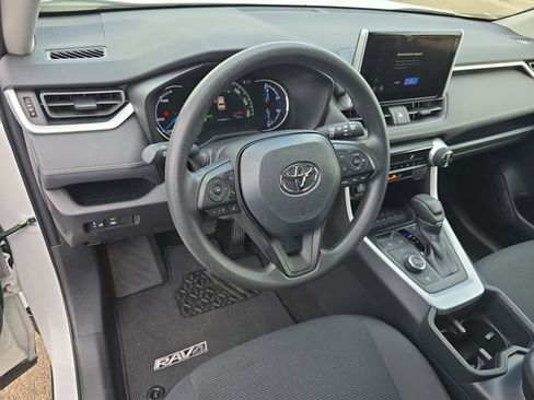 Used 2025 Toyota RAV4 LE AWD/4WD image 16
