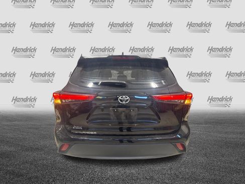 Used 2023 Toyota Highlander L image 10