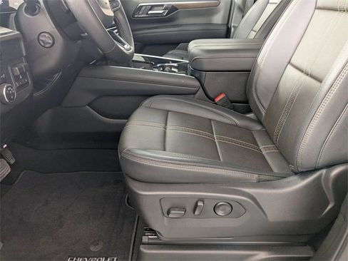 Used 2025 Chevrolet Tahoe High Country image 14