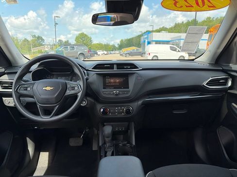 Used 2023 Chevrolet TrailBlazer LT FWD image 19