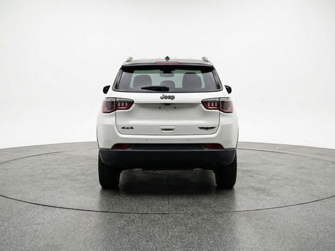 Used 2025 Jeep Compass Trailhawk AWD/4WD image 7