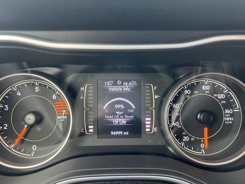Used 2019 Jeep Cherokee Latitude Plus AWD/4WD image 37