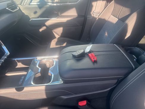 Used 2025 GMC Acadia Elevation image 22