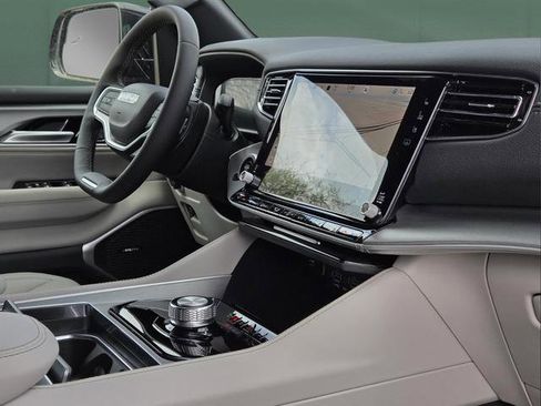 New 2026 Jeep Grand Wagoneer L 2WD image 7