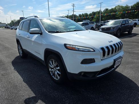 Used 2018 Jeep Cherokee Limited AWD/4WD image 5
