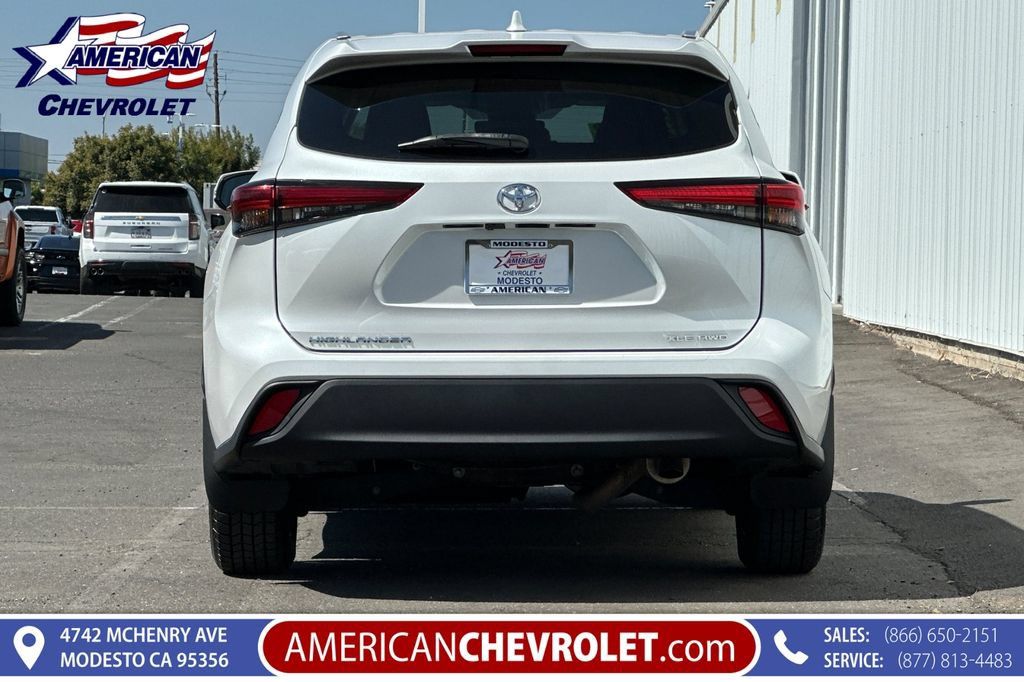 Used 2023 Toyota Highlander XLE AWD/4WD image 5