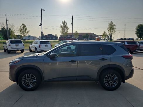 Used 2023 Nissan Rogue S AWD/4WD image 2