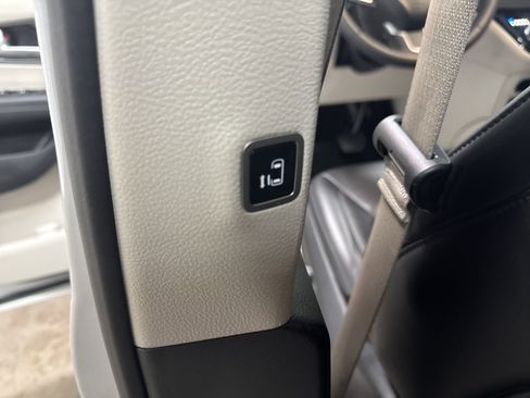 Used 2024 Chrysler Pacifica Select image 31