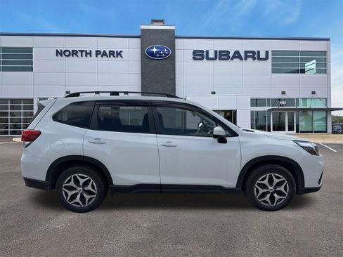 Used 2021 Subaru Forester Premium AWD/4WD image 2