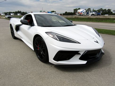 Used 2023 Chevrolet Corvette Stingray Preferred Cpe w/ Z51 Performance Package image 3