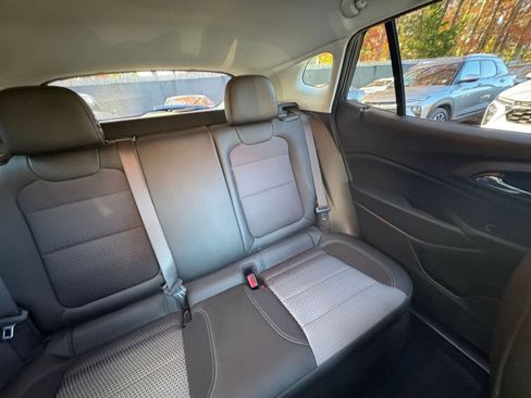 Used 2025 Chevrolet Trax LT image 33