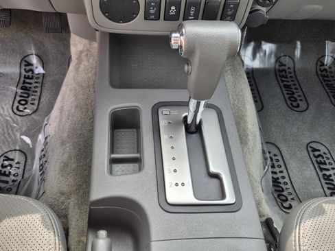 Used 2018 Nissan Frontier SV RWD image 27