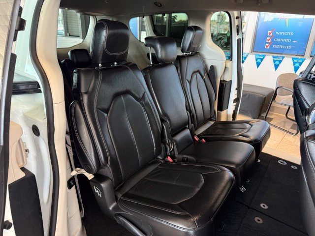 Used 2022 Chrysler Pacifica Touring-L w/ Uconnect Theater Family Group FWD image 24