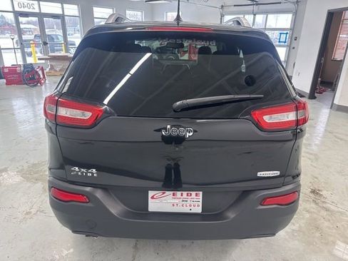 Used 2015 Jeep Cherokee Latitude w/ Cold Weather Group image 9