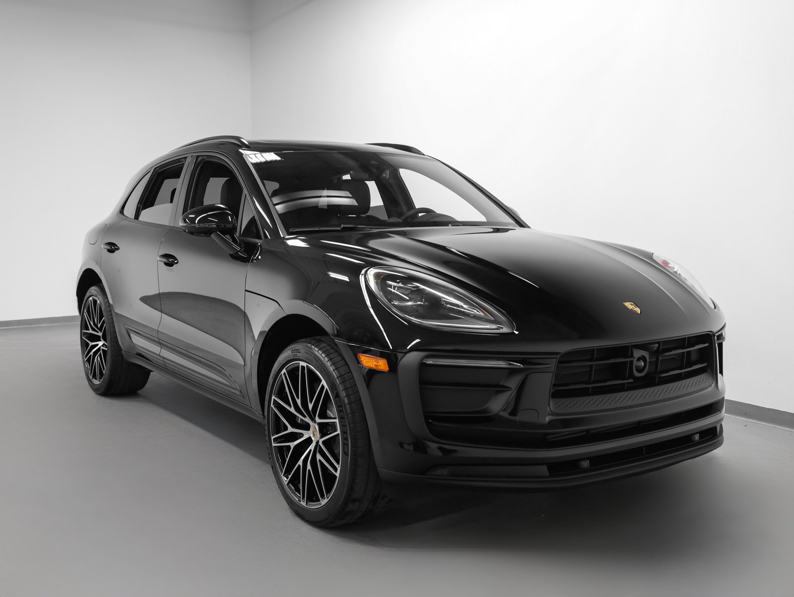 Certified 2026 Porsche Macan AWD/4WD image 10