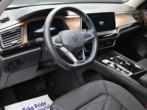 Used 2024 Volkswagen Atlas SE w/ Black Wheel Package image 15