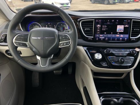 Used 2023 Chrysler Pacifica Limited FWD image 20